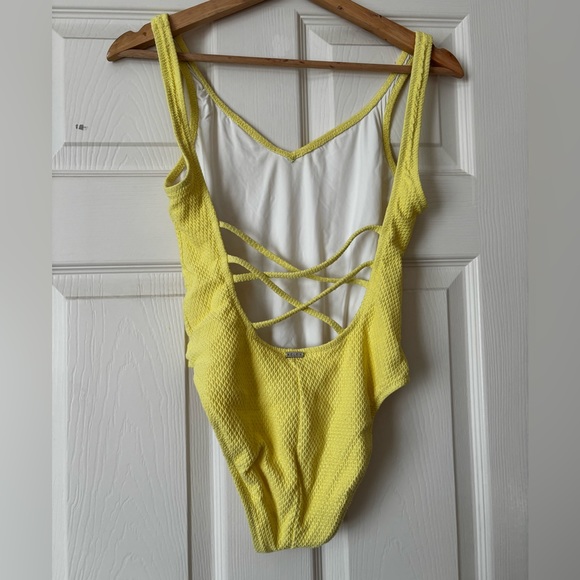 Ele swim one piece - Picture 2 of 3